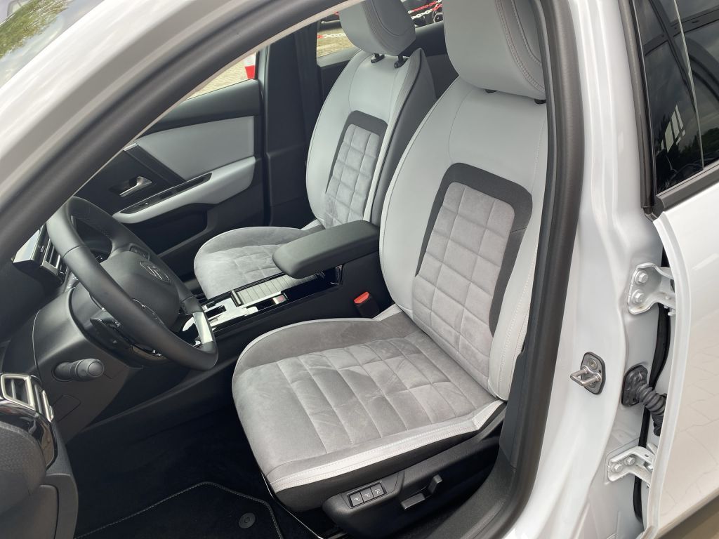 Fahrzeugabbildung Citroën C4 PureTech 130 *Automatik* MAX *360Grad Kamera*