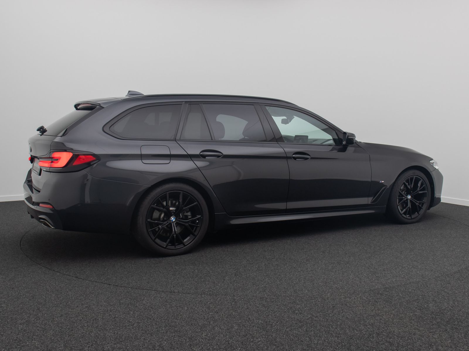 Fahrzeugabbildung BMW 520d M Sport Kamera DAB HUD 4xKlima HiFi 19Zoll