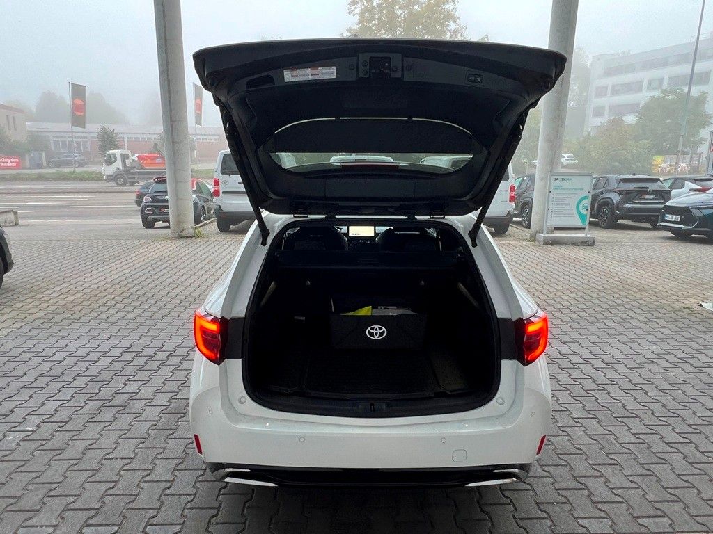 Fahrzeugabbildung Toyota Corolla TS 1.8 Hybrid Teamplayer Technikpaket