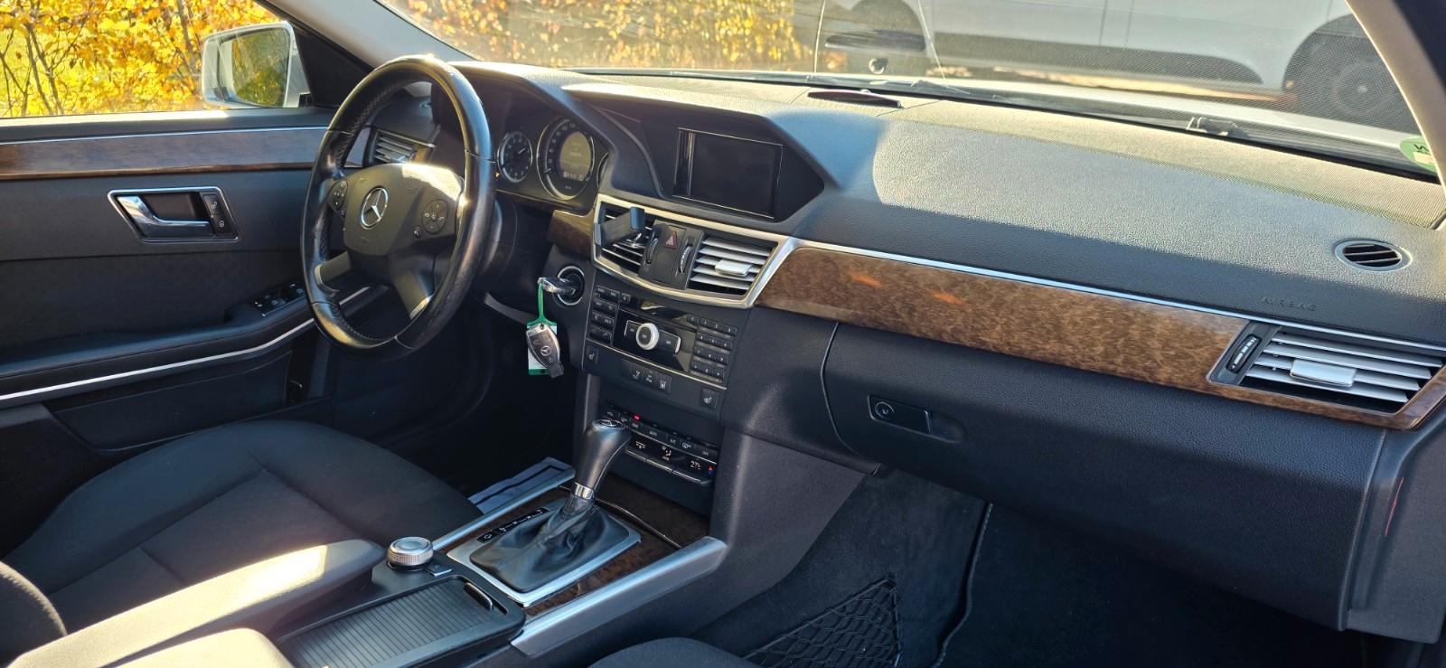 Mercedes-Benz E200 2010 — photo 25