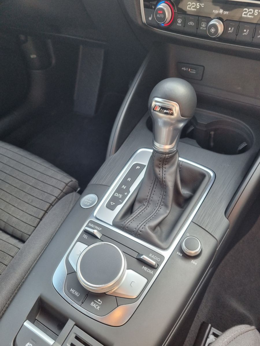 Fahrzeugabbildung Audi A3 Limousine 35 TDI s tronic sport NAVI
