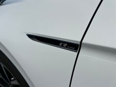 Fahrzeugabbildung Volkswagen Passat Variant 2.0 TDI DSG R-Line LED ACC Kamera
