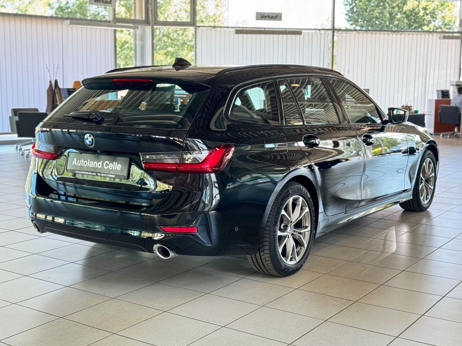 Fahrzeugabbildung BMW 320d Sport Line Kamera HiFi DAB Leder Individual