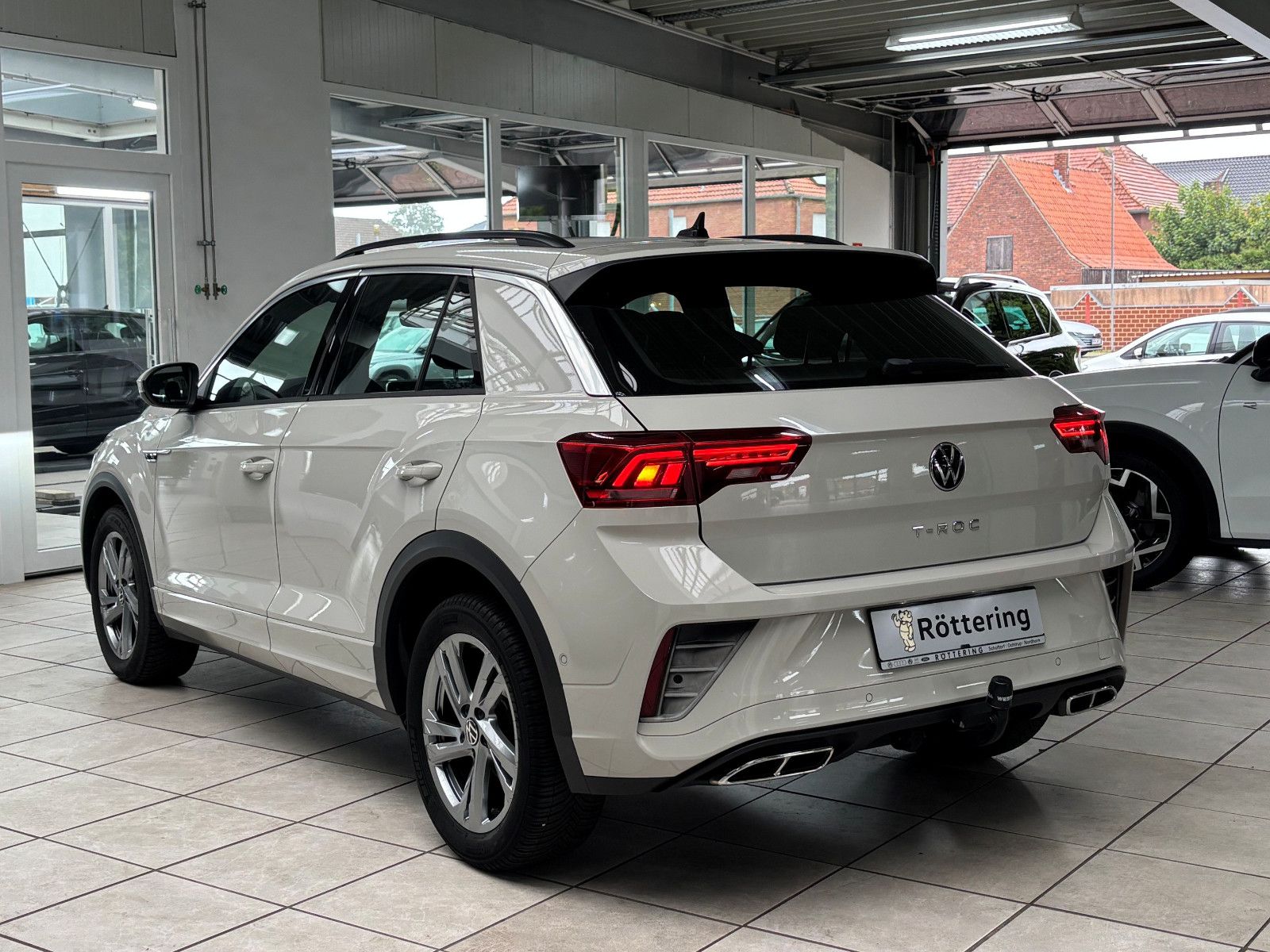 Fahrzeugabbildung Volkswagen T-Roc R-Line 1.5l TSI DSG + Kamera + AHK +