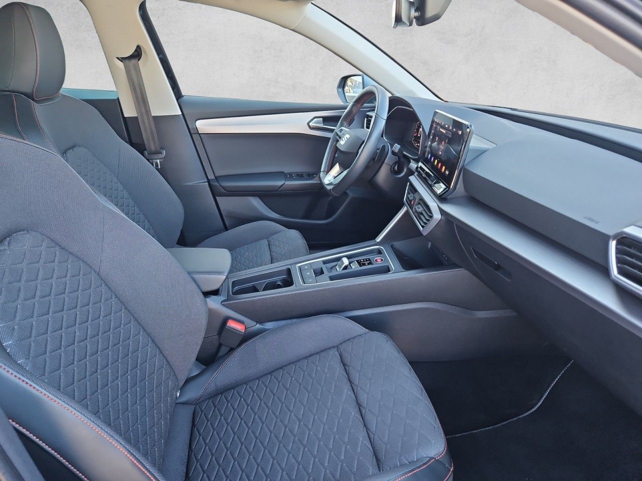 Fahrzeugabbildung SEAT Leon FR MHEV,Navigation,LED,DSG,Alarmanlage