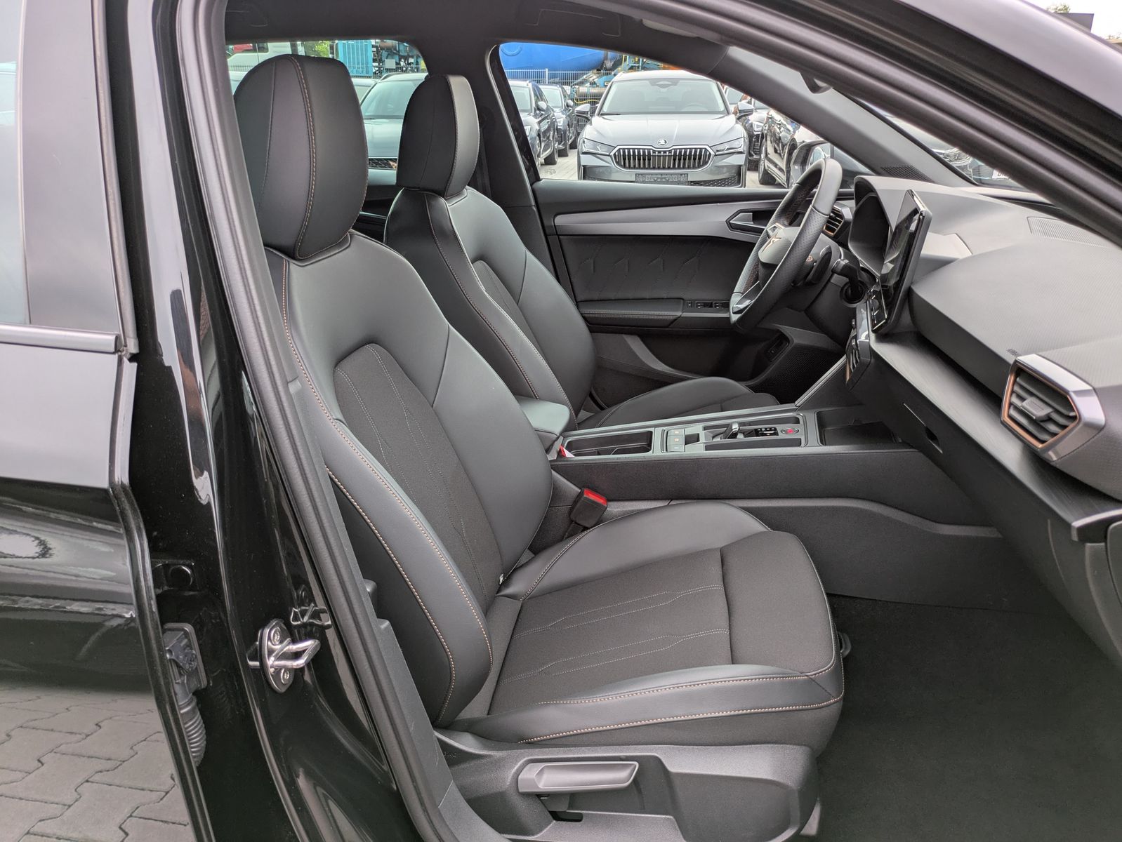Fahrzeugabbildung CUPRA Leon 1.5 eTSI DSG MATRIX-LED*ACC*AHK*KAMERA*18"