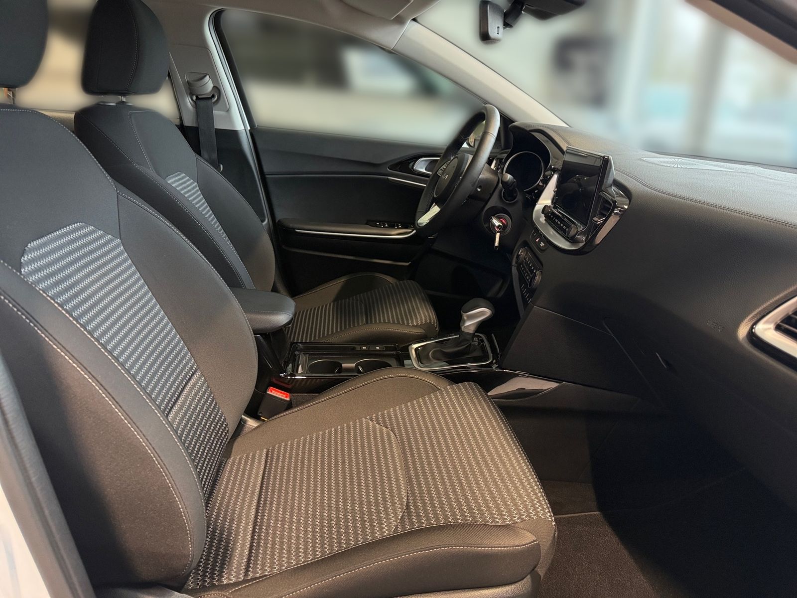 Fahrzeugabbildung Kia CEED_SW 1.5T 140 DCT7 VIS KOMF+ (NAV)