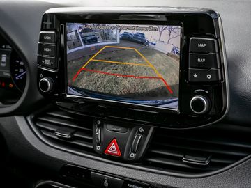 Hyundai i30 cw Pure Kamera Navi SHZ PDC TEMP
