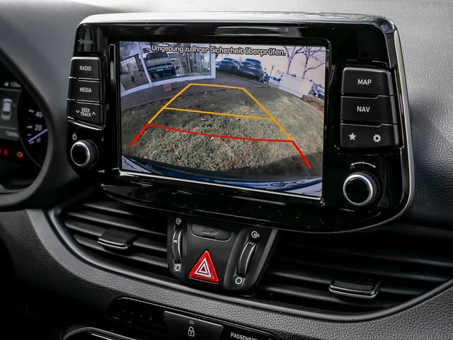 Hyundai i30 cw Pure Kamera Navi SHZ PDC TEMP