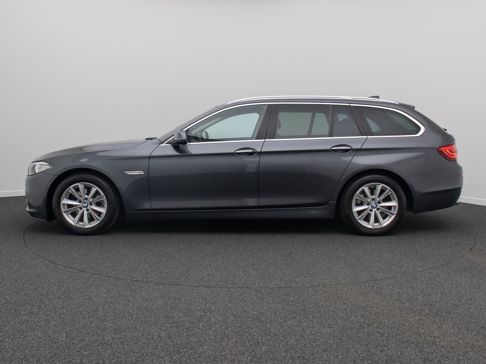 Fahrzeugabbildung BMW 520d  Aut Kamera NaviBusiness HiFi BiXenon Leder