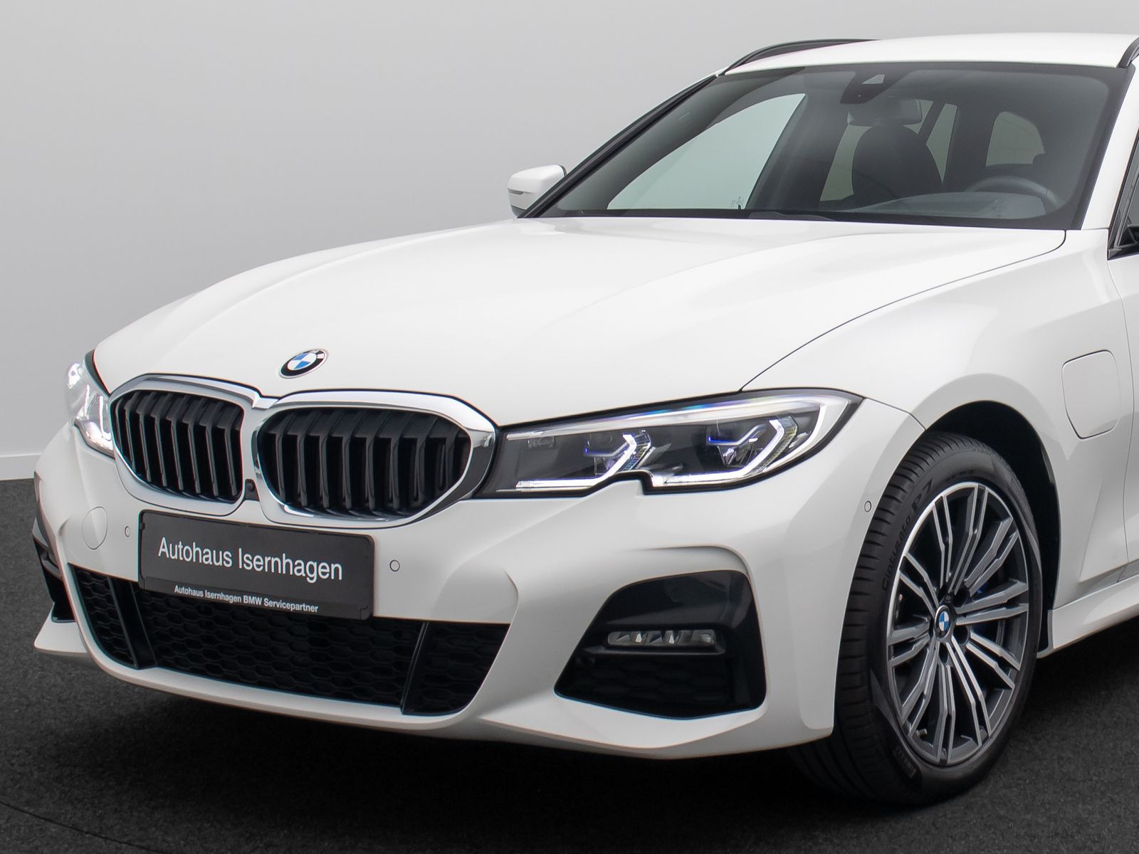 Fahrzeugabbildung BMW 330e xD M Sport 360&deg; Alarm HUD DAB Laser H/K 18"