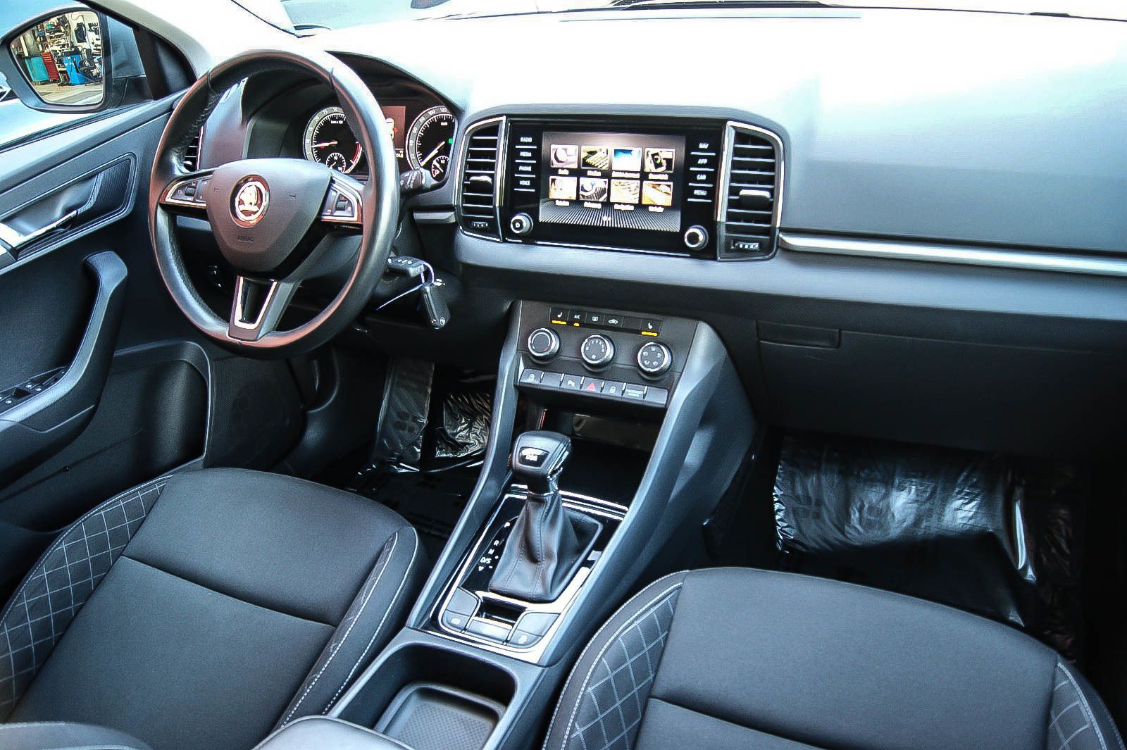 Fahrzeugabbildung SKODA Karoq 1.6 TDI DSG Ambition NAVI ANHÄNGERKUPPLUNG