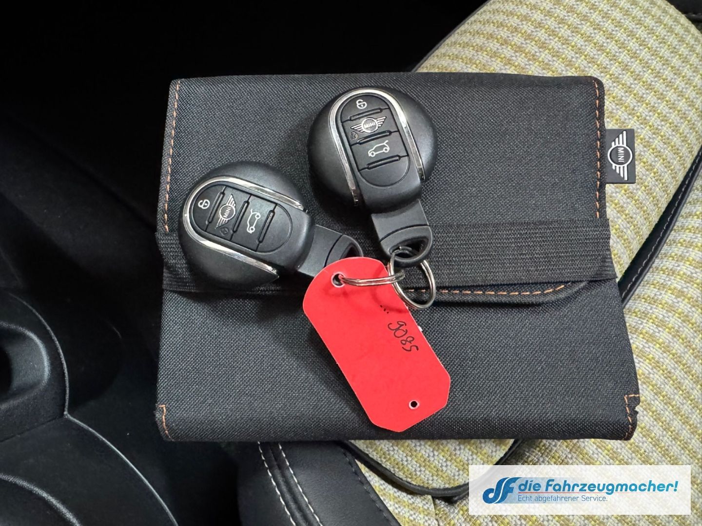 Fahrzeugabbildung MINI Cooper Classic Trim HUD Digitales Cockpit LED Ku