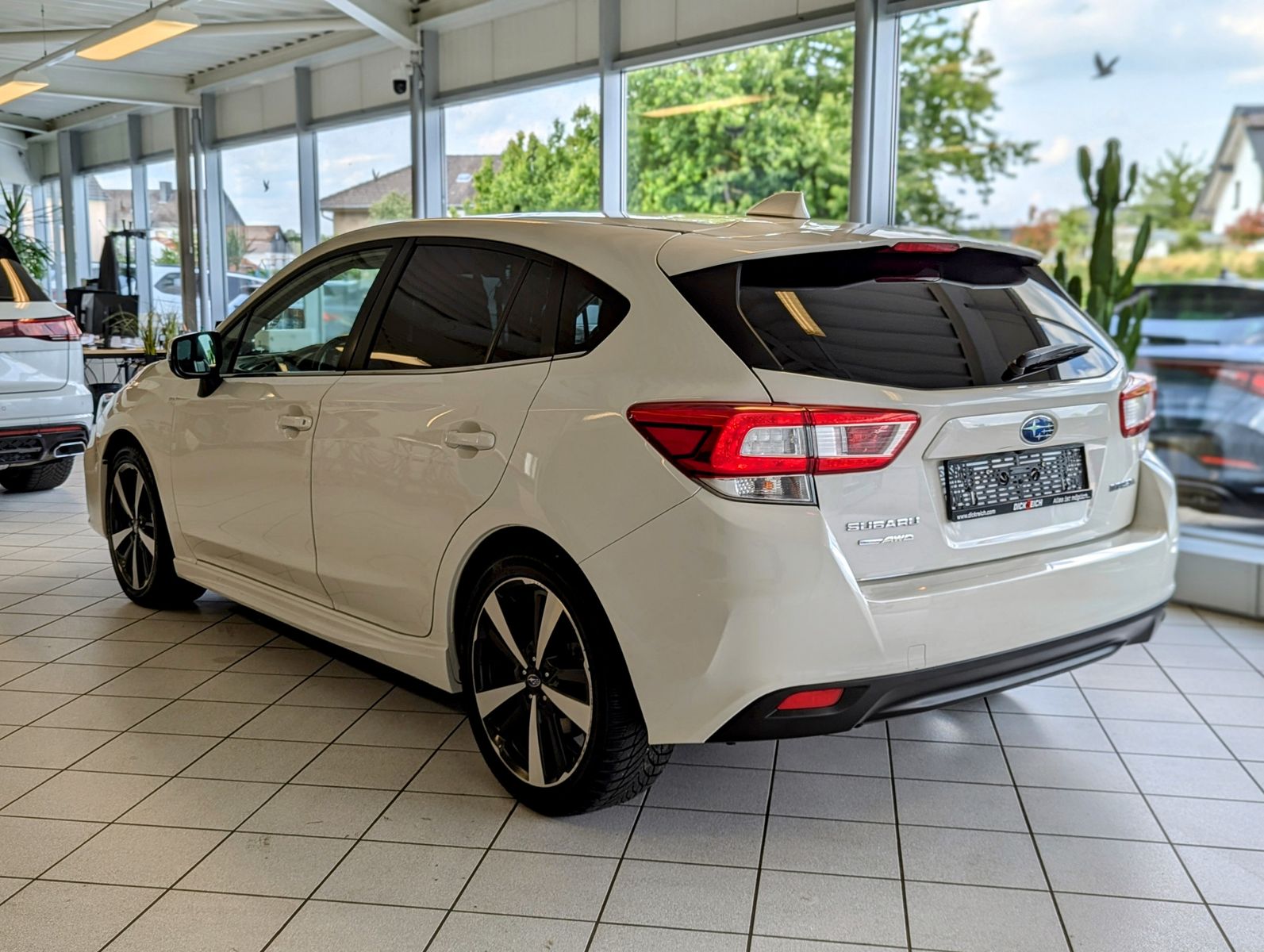 SUBARU Impreza 1.6i 4WD Aut. Exclusive LED ACC Navi SHZ - Image 5