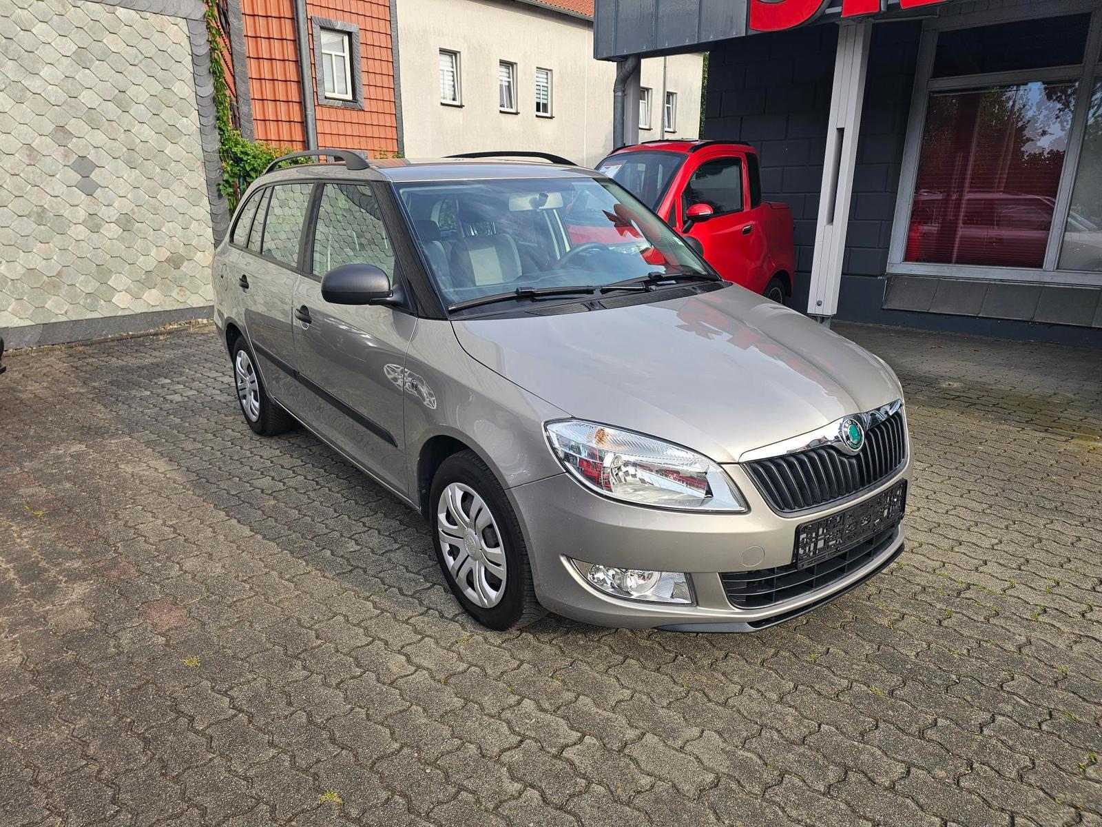 Skoda Fabia 2012 — rear view