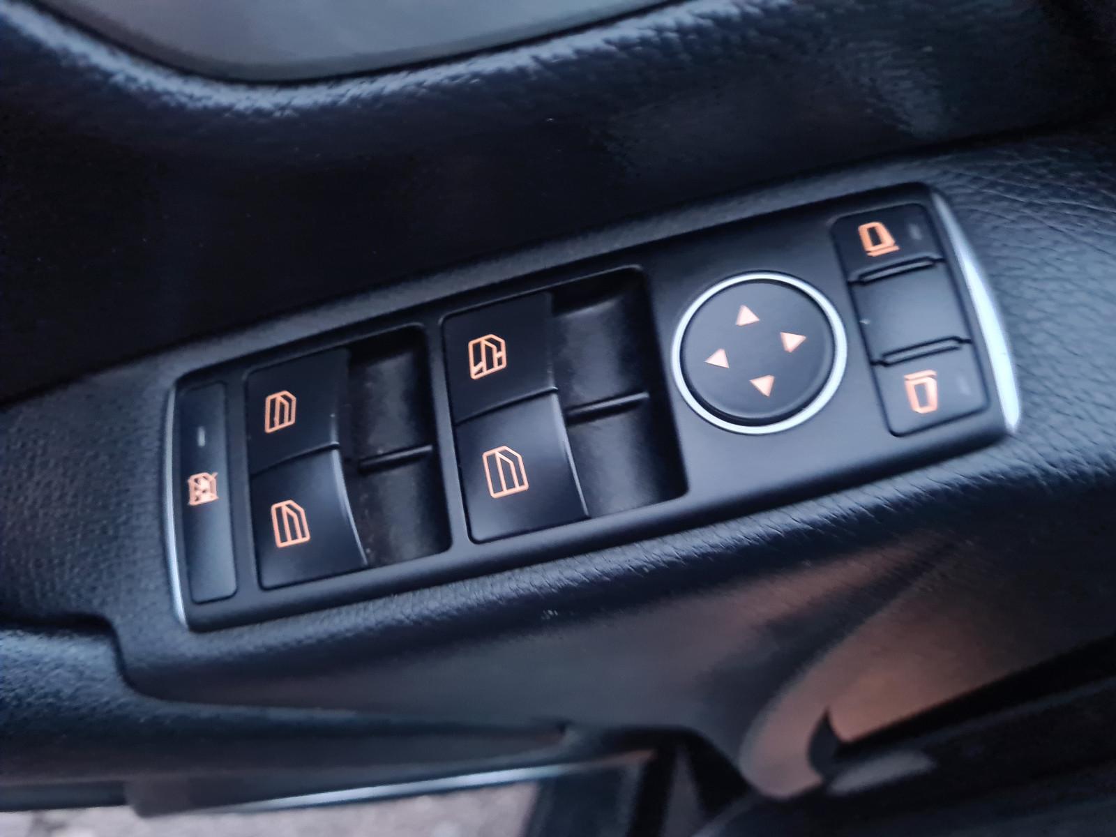 Mercedes-Benz C200 2011 — photo 10