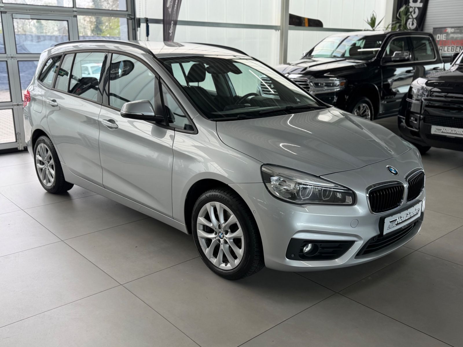 Fahrzeugabbildung BMW 2er Gran Tourer 220d Advantage Business LED