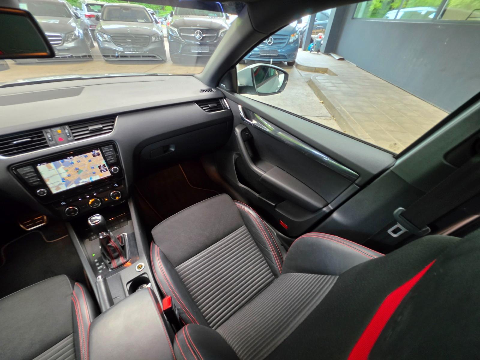 SKODA OCTAVIA COMBI RS DSG  220 ch BVA - GPS - SONORISATION CANTON - SIEGES CHAUFFANTS - CLIMATISATION AUTOMATIQUE - PHARES XENON