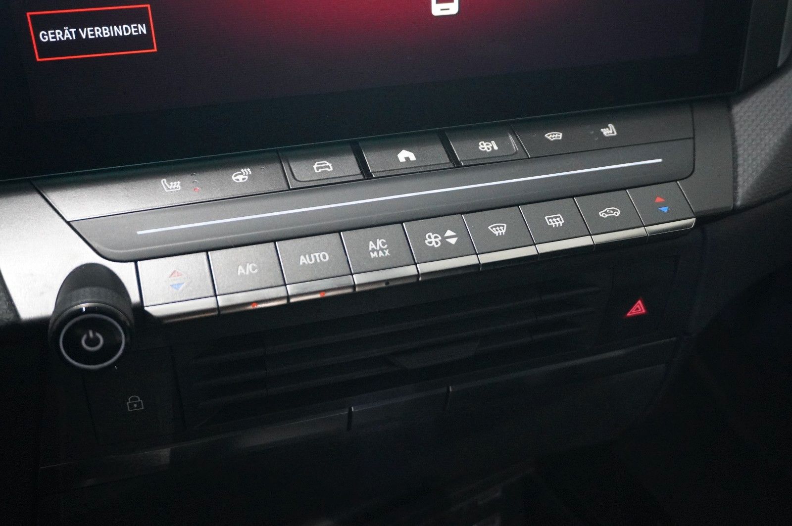 Fahrzeugabbildung Opel Astra L ST 1.2T ULTIMATE NAVI/LED/360°/HUD/AHK