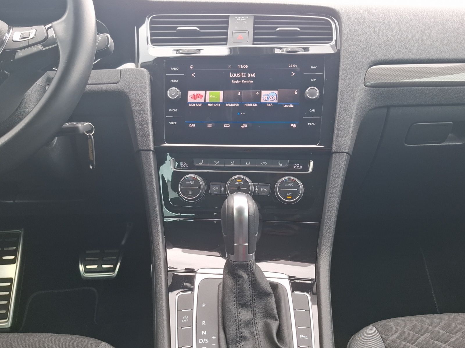 Fahrzeugabbildung Volkswagen Golf VII Variant TSI Join DSG LED AHK Navi ACC P