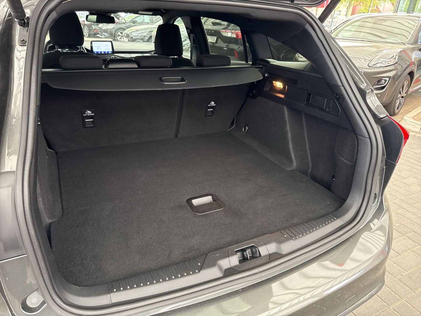 Fahrzeugabbildung Ford Focus Turnier ST-Line PPS/Kam./TWA/Winterp./NAVI