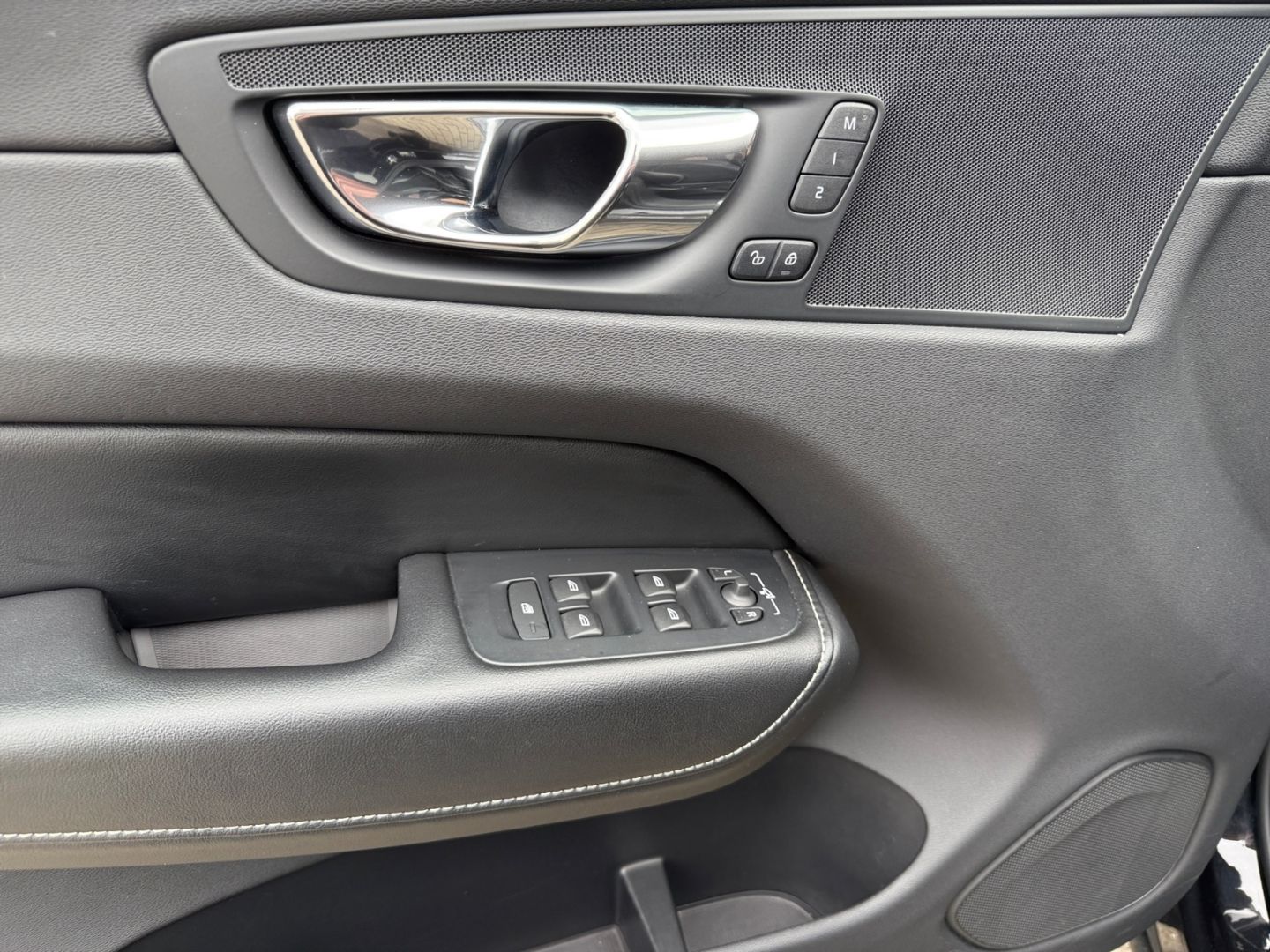 Volvo XC60 T5 AWD R Design LED HUD Pano HiFi digi CP foto 22