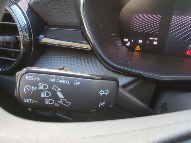 Fahrzeugabbildung SKODA Fabia 1.0 MPI Essence KLIMA SITZHZG PDC