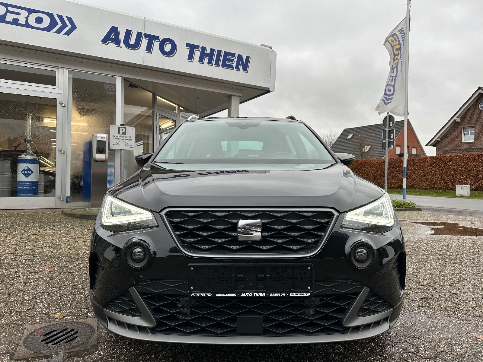 Fahrzeugabbildung SEAT Arona FR 1.5 TSI DSG Navi/LED/ACC/Dinamica