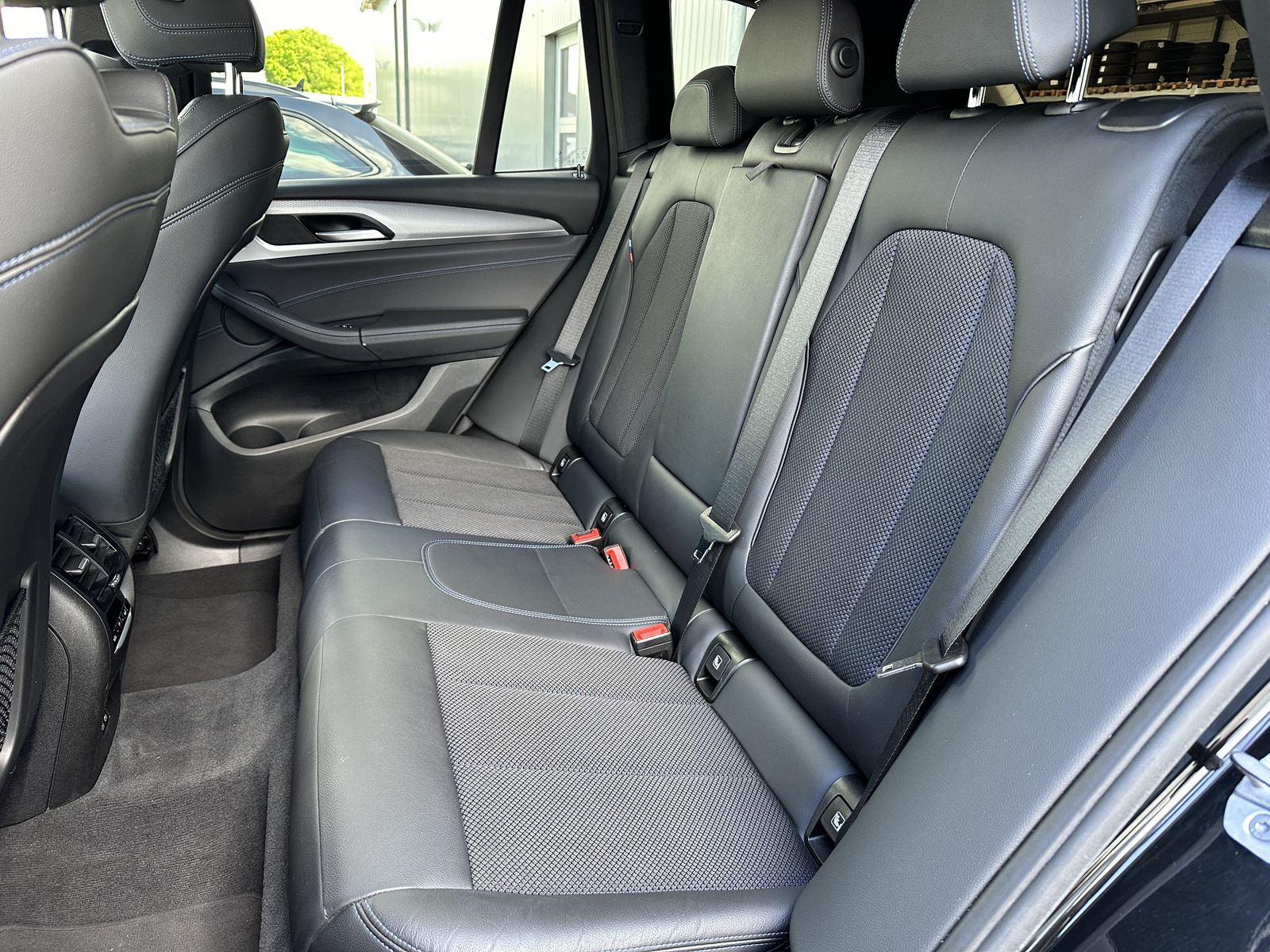 Fahrzeugabbildung BMW X3 xDrive20d M-Sport NAV+LED+HEAD-UP+KEYLESS+DAB