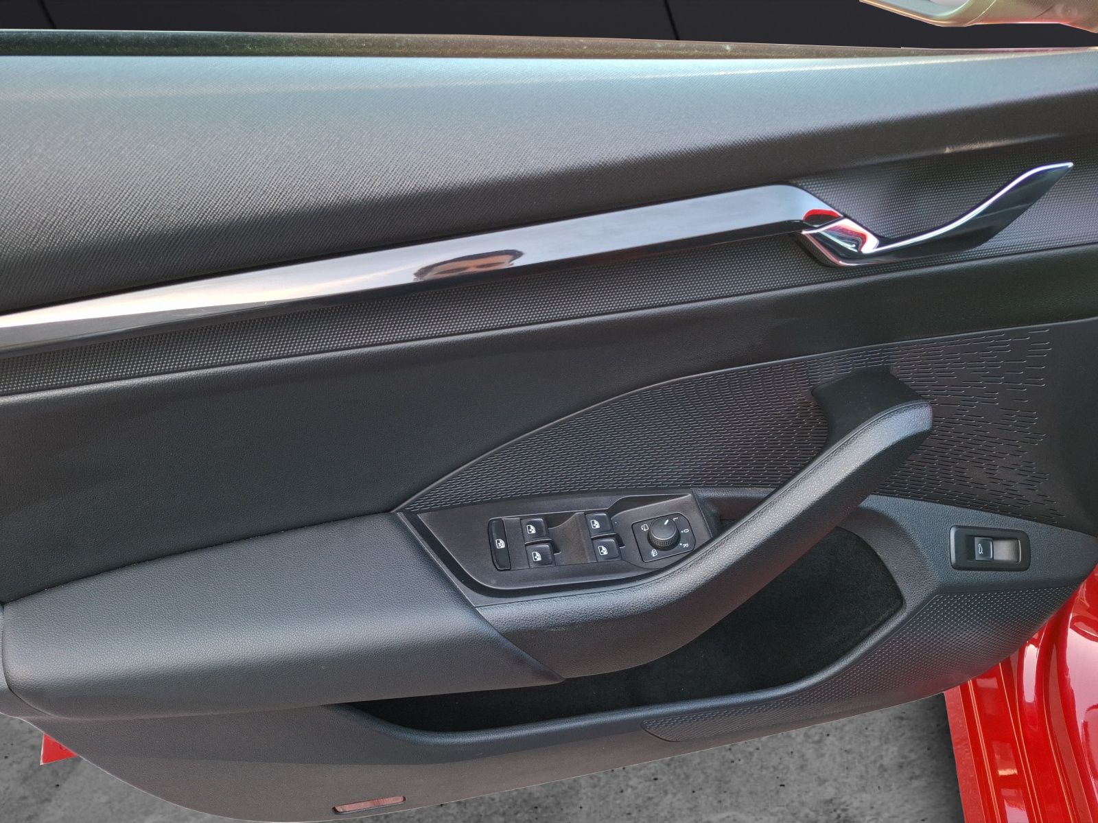 Fahrzeugabbildung SKODA Octavia Combi TDI Sportline DSG LED Navi VC PDC