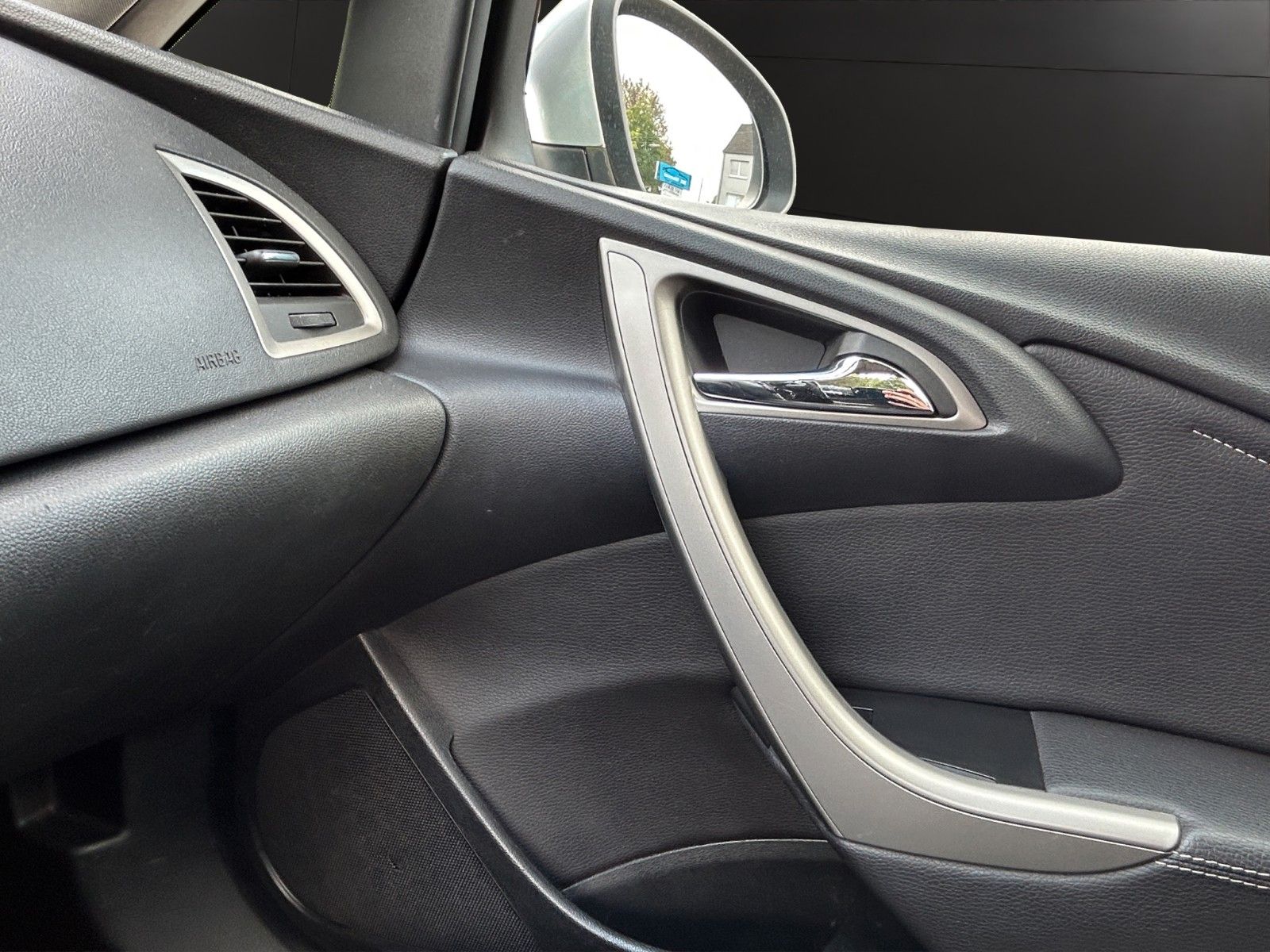 Fahrzeugabbildung Opel Astra J Sports Tourer 150 Jahre Klima/TÜV NEU