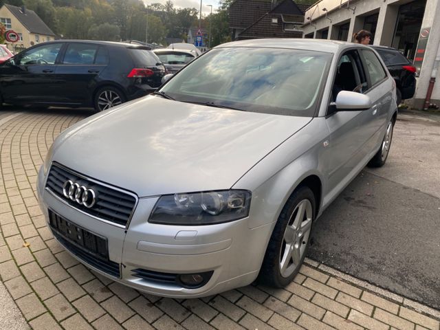 Audi A3 2.0 FSI Ambiente Klima,SHZ,PDC,1.Hand,Tüv