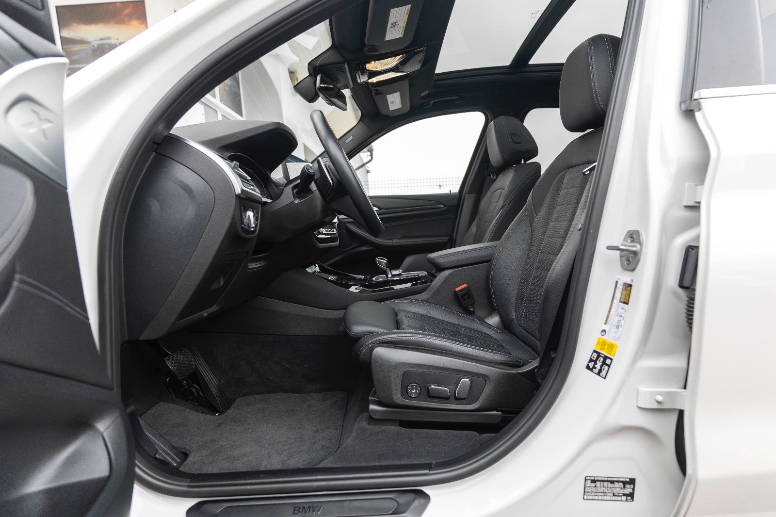 Fahrzeugabbildung BMW X3 xDrive30i HUD LED HIFI KAM NAV PANO SITZH