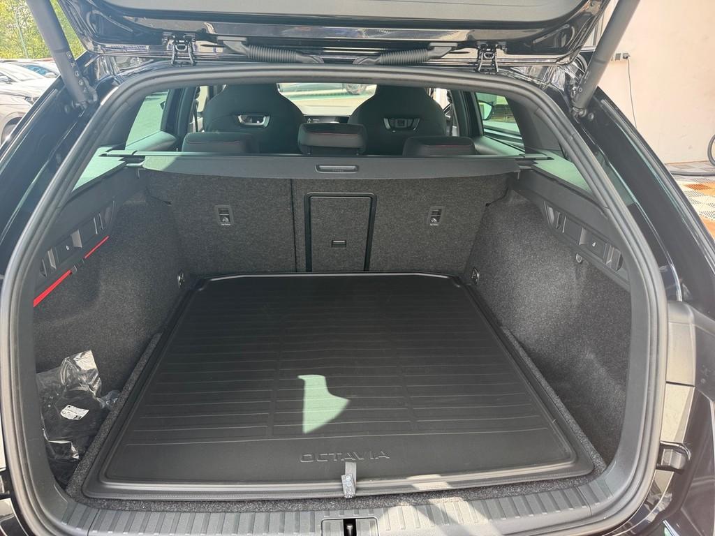 Skoda Octavia Combi 2,0 TD RS DSG, миниатюра 14