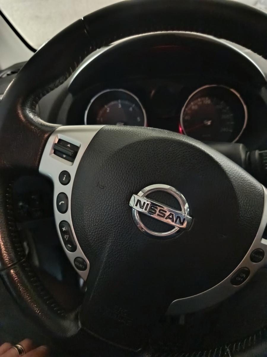 Nissan Qashqai+2 2009 — interior