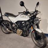 Husqvarna 401 VITPILEN 2022 SVARTPILEN LENKER / 3,99% ZINS