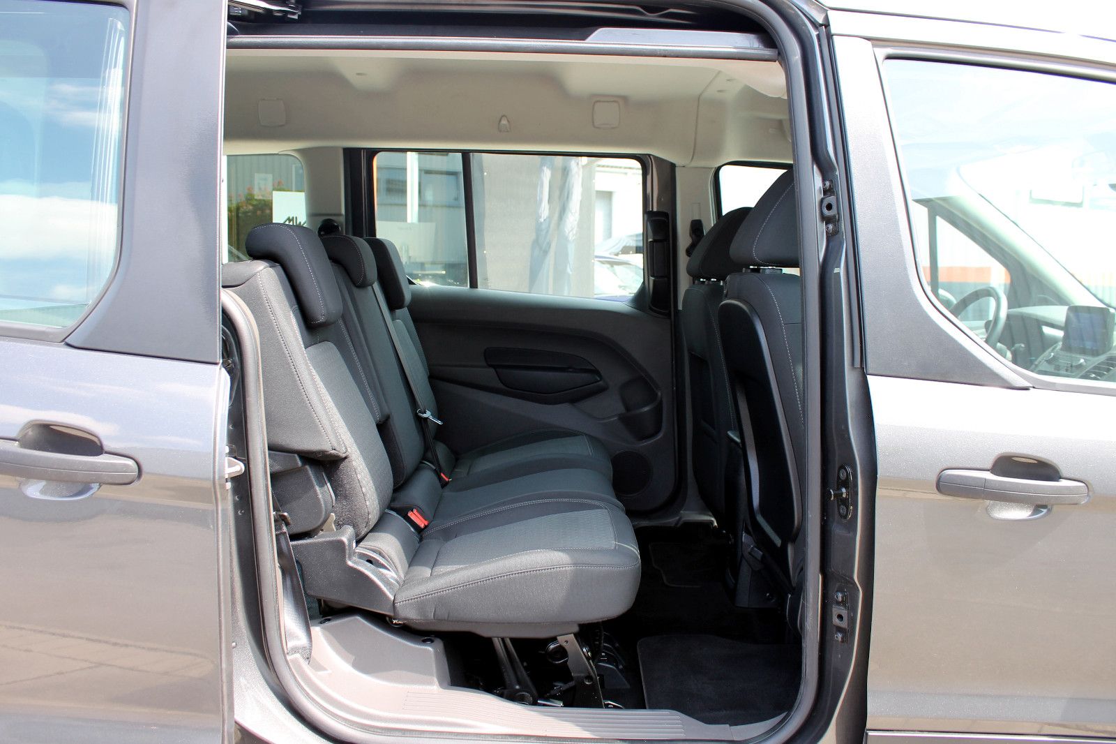 Fahrzeugabbildung Ford Transit Connect 230 L2 Trend KAM PDC TEMP NAV BT