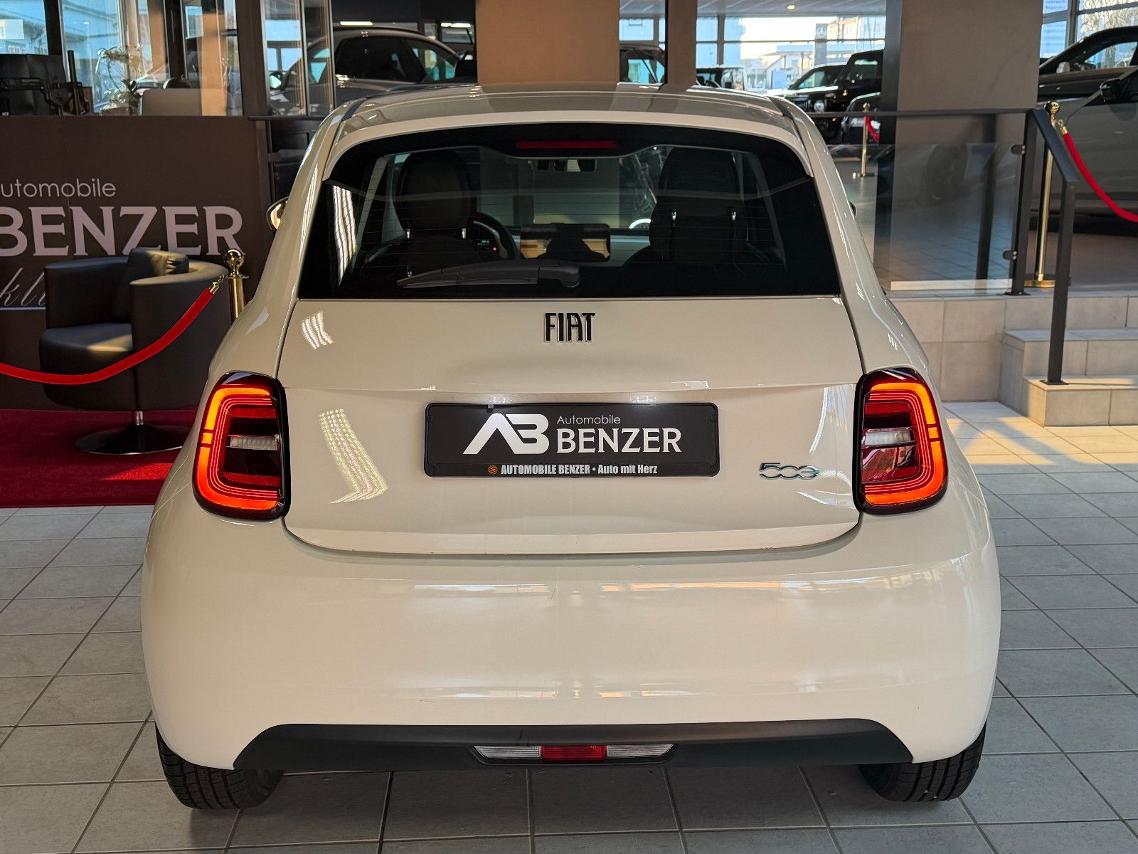 Fahrzeugabbildung Fiat 500e/TEMPOMAT/APPLE/KLIMA/SPURHALTEASSISTE