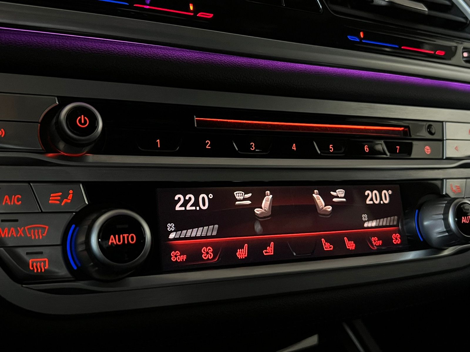 Fahrzeugabbildung BMW 750 d xDrive M SPORT/LASER/TOP VIEW/MASSAGE/19%