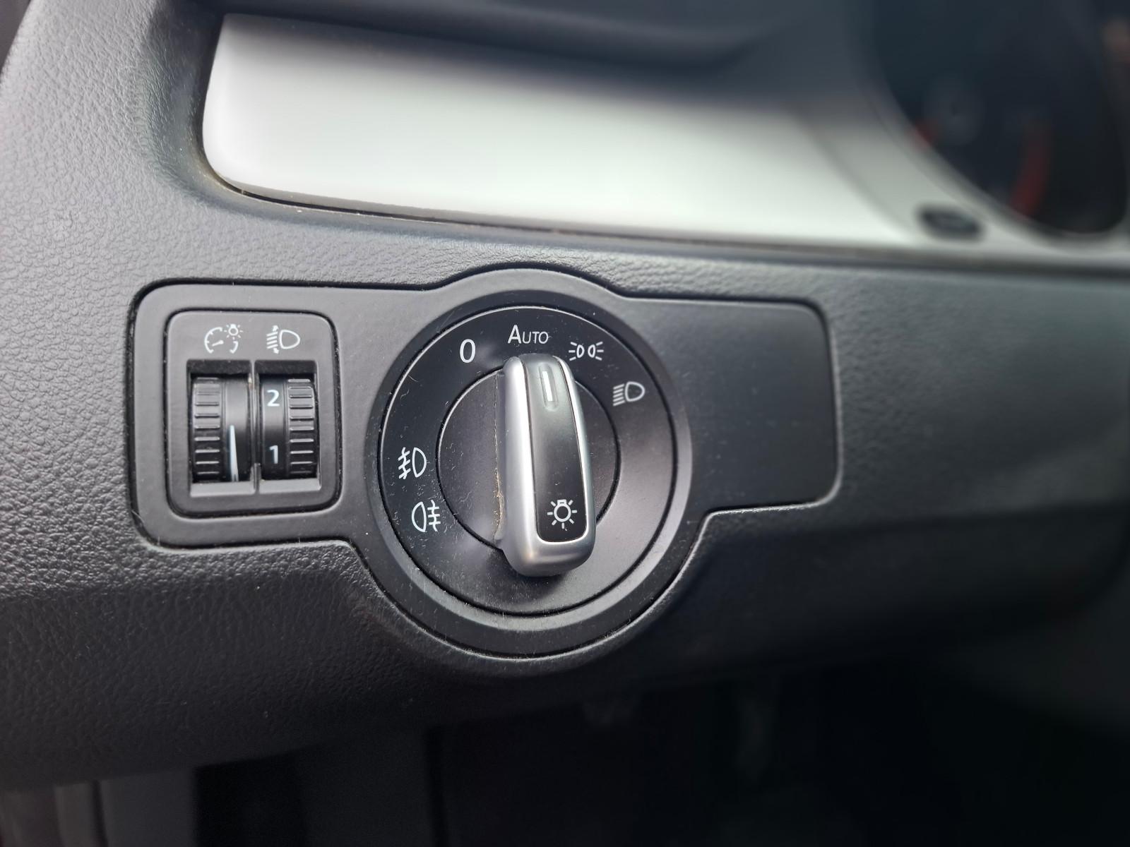Volkswagen Passat 2011 — photo 18