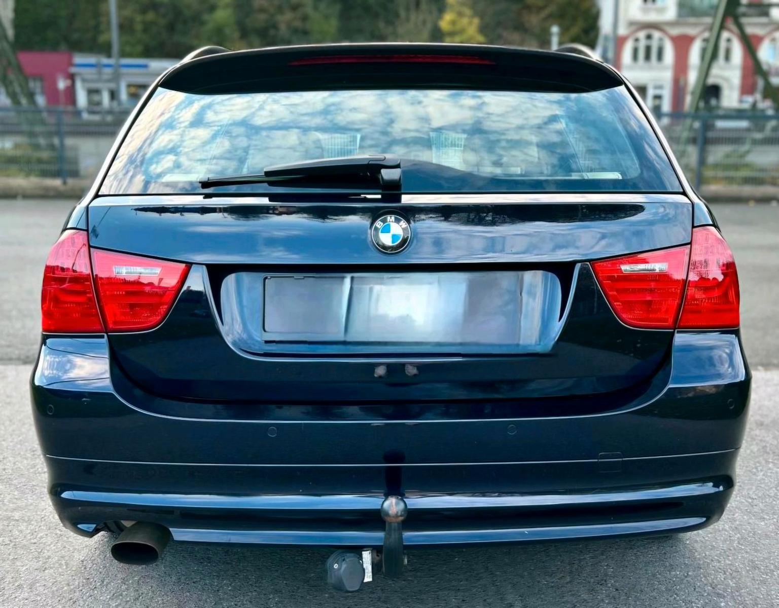 BMW 318 2010 — photo 13