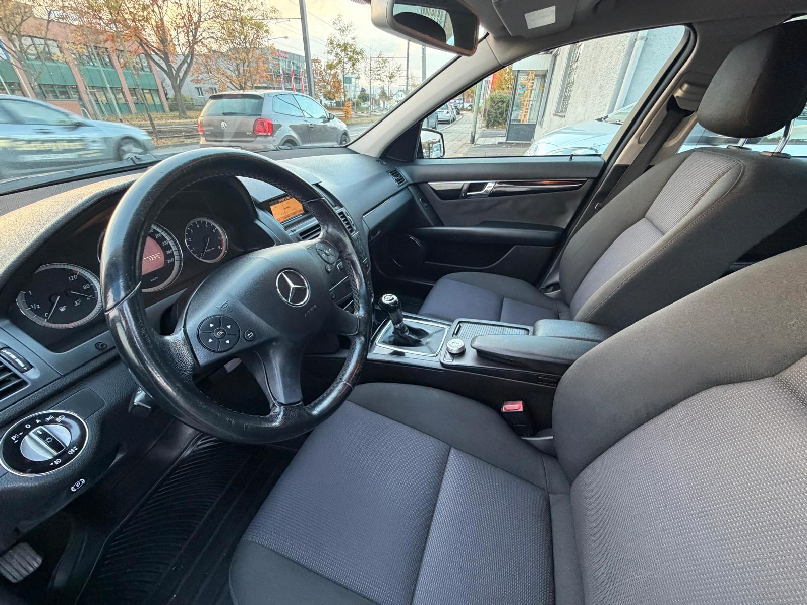 Mercedes-Benz C180 2010 — photo 7