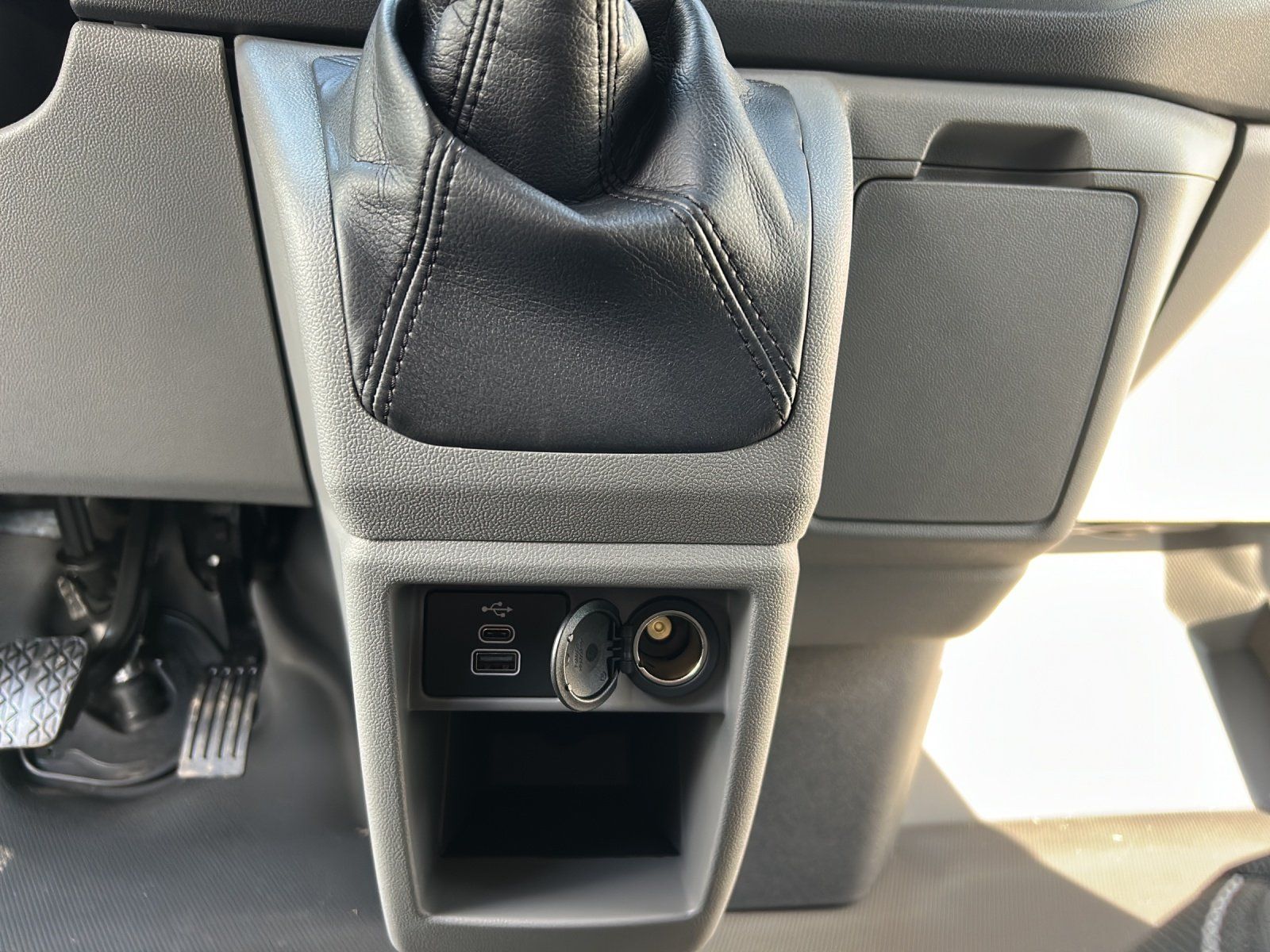 Fahrzeugabbildung Ford Transit Custom 280L1 AHK GJR LED Navi PDC