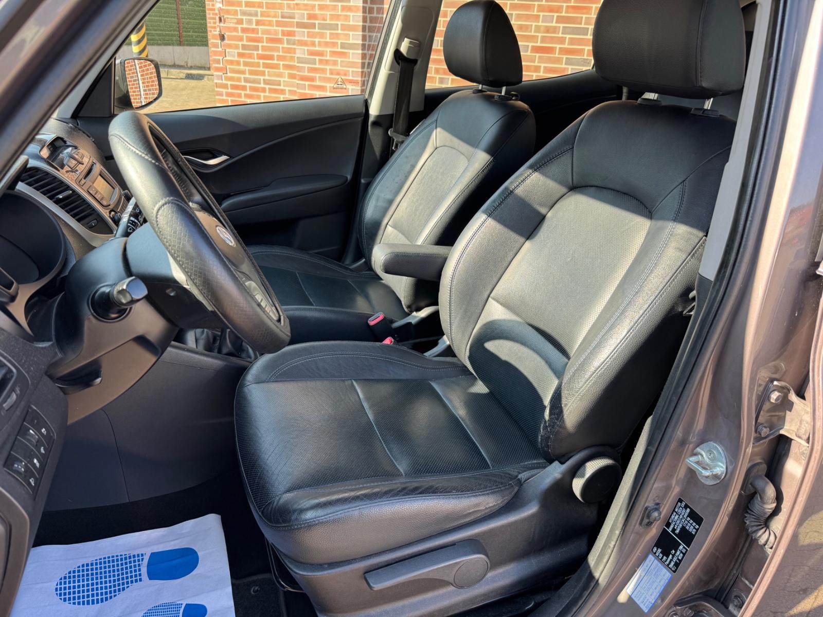 Hyundai ix20 2011 — photo 19