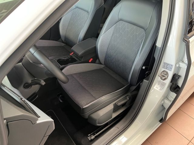 Fahrzeugabbildung Volkswagen Golf 1.5 TSI GOAL AHK NAVI LED-PLUS