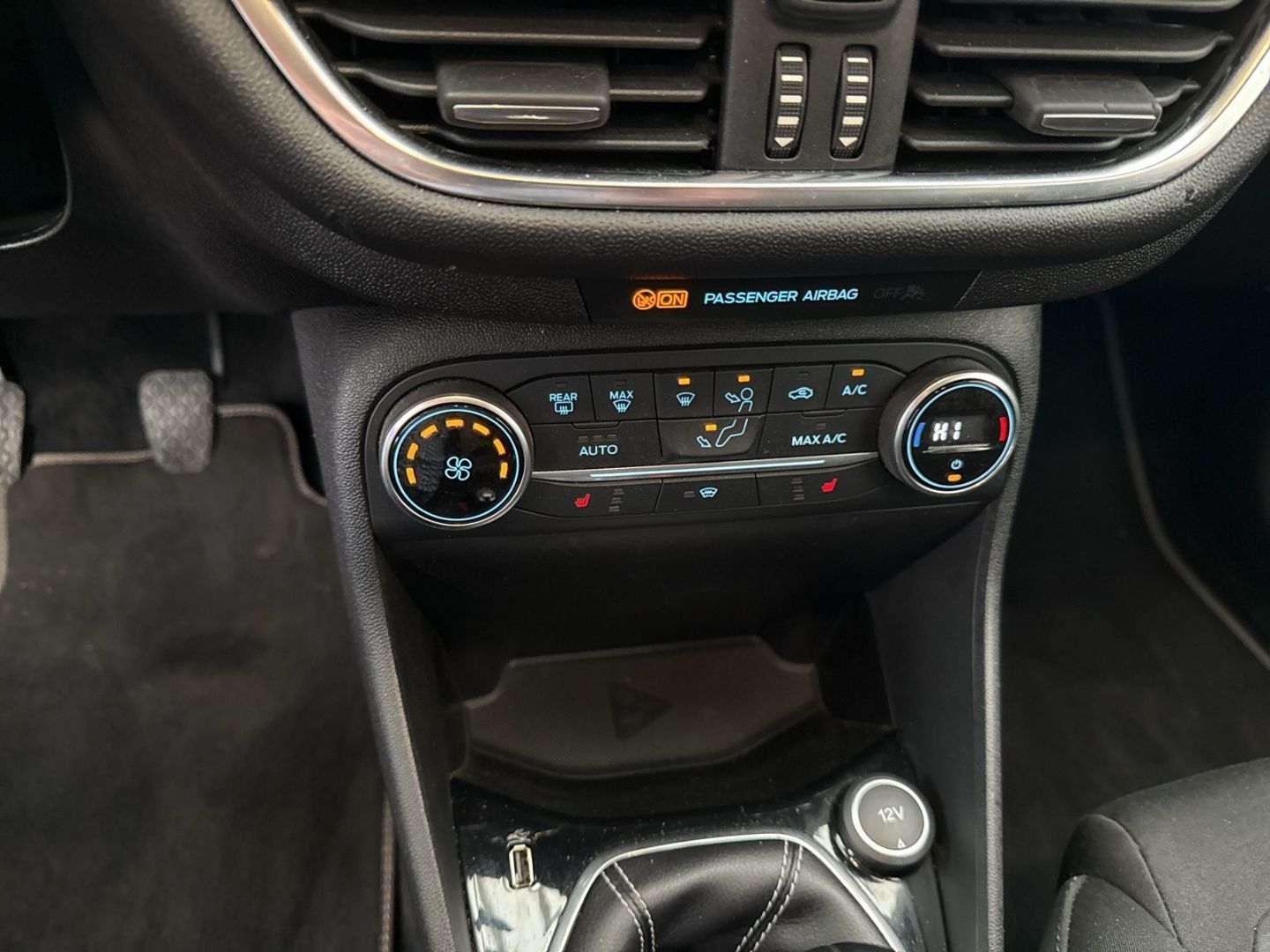 Fahrzeugabbildung Ford Fiesta Titanium 1.0 EcoBoost Kamera LED B&O CD/D