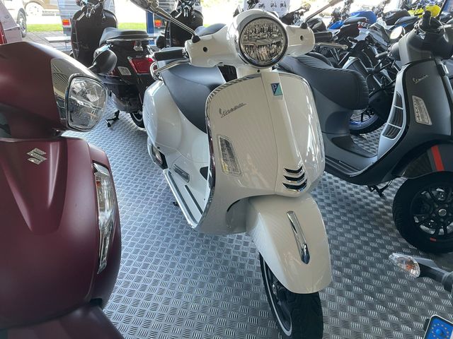 Vespa GTS 300 Super Tageszulassung