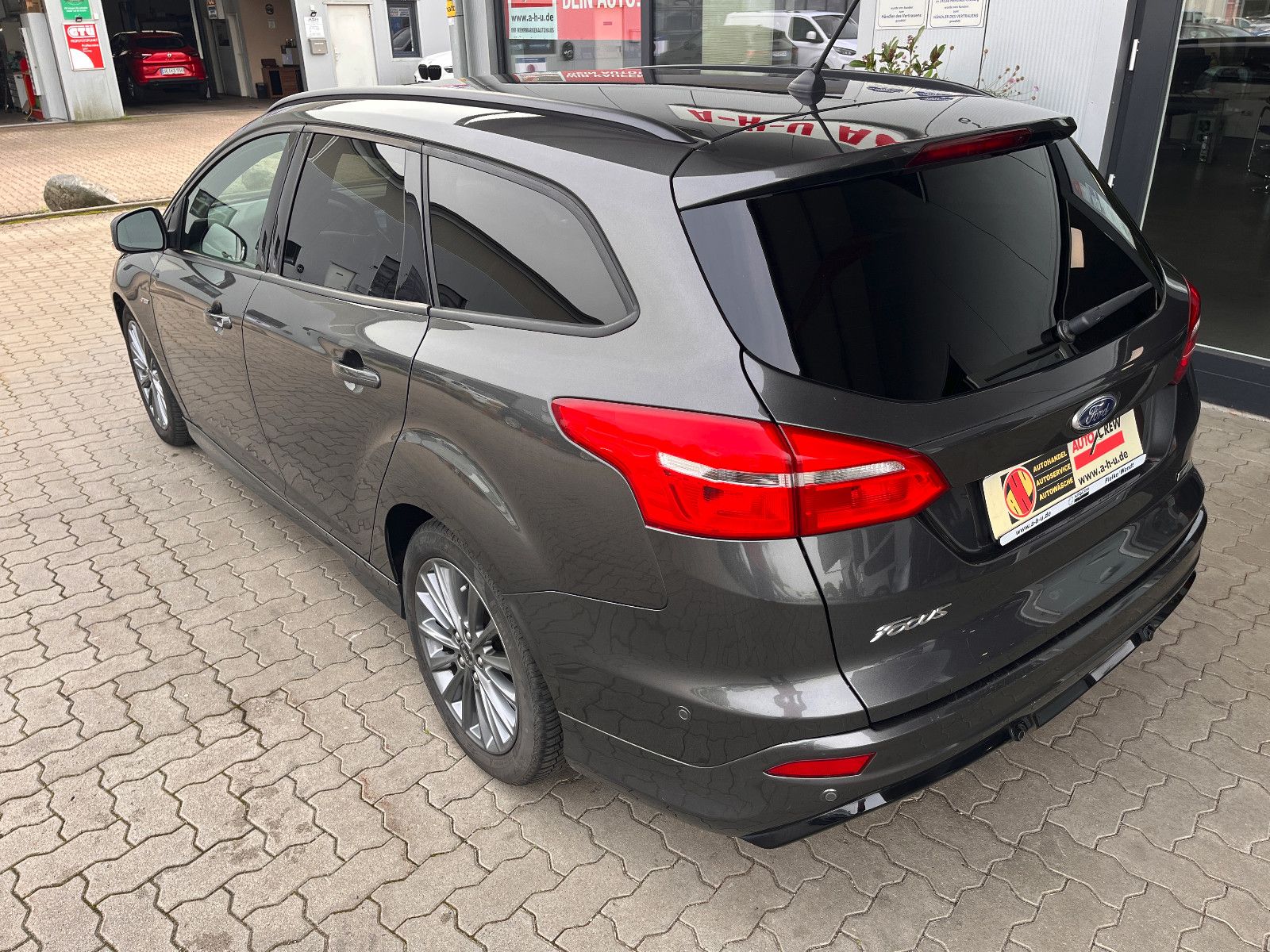 Fahrzeugabbildung Ford Focus Turnier ST-Line 1.5 Turbo Automatik