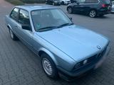 BMW E30 318i Automatik Schiebedach - BMW 318 aus 1989: 318i