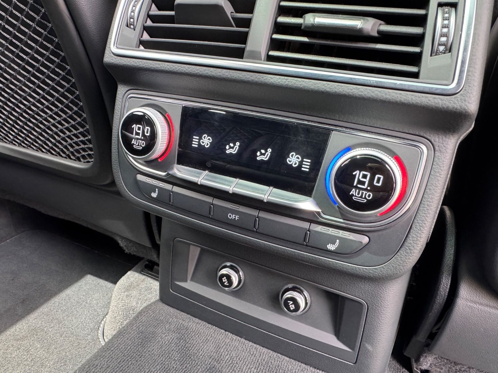 Fahrzeugabbildung Audi SQ7/RAUTEN-SITZE/PANO/AHK/360°Cam/Carbon/BOSE/